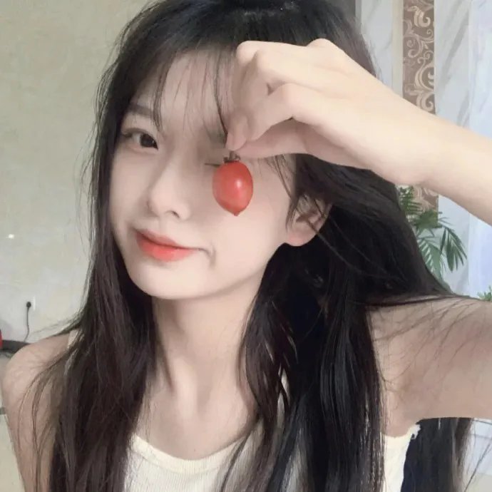 带子狼在那双小手中